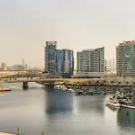 Elegant 2 Bedroom @ Near Downtown W/ Large Terrace & Canal View