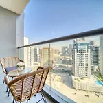 Canal-View Serenity: Modern Studio In Sterling
