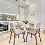 Canal-View Serenity: Modern Studio In Sterling