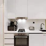 Cozy Studio In Beverly Residence, Jvc By Suiteable