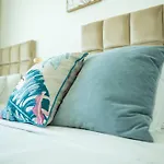 Veluxa - Luxe Beach Vista 2 Bed