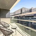 Lovely 1Br Apt In Mirdiff Hills