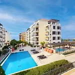 Sea View 3 Bd Apartment In La Mer Near The Beach