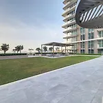 Primestay - Beach Isle 1Br, Emaar Beachfront, Direct Beach Access