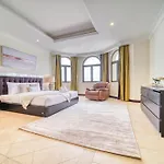 Premier 6Br Villa With Assistant\'S Room And Private Pool In Frond E Palm Jumeirah By Deluxe Holiday Homes