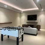 Family Apt - Huge Terrace & Playground Access