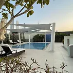 Ultimate Stay Full Burj Khalifa & Downtown Views Designer Luxury High Floor Connected To Dubai Mall For 4 People