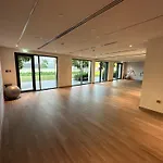 Direct Burj Khalifa Views / 5 Min Walk From Dubai Mall / Designer Choice / 6 People / New Building / Balcony