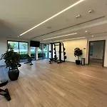 Direct Burj Khalifa Views / 5 Min Walk From Dubai Mall / Designer Choice / 6 People / New Building / Balcony