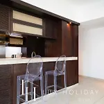 Lux The Stunning Fountain View Suite