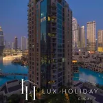 Lux The Stunning Fountain View Suite