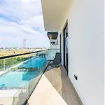 Stunning Apt With Artful Interior And Urban Views