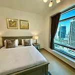 Lux Bnb I Burj Views I City Views