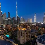 Spacious 4 Bedrooms Great Location Burj Khalifa View Amazing Pool And Gym, Perfect Holiday !
