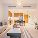 Ravishing Retreat 2Br Creek Beach Luxury Abode