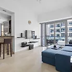 3-5 Mins Walk To Jbr 5-7 Mins To The Tram