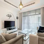 Old Town Luxury: 1-Br Apartment With Large Terrace & Burj Khalifa View
