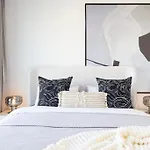 Luxury 3 Bedroom Vida Apartment High Floor