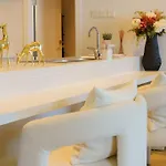 Veluxa - Stunning Sea View - Luxe 3 Bed In La Mer