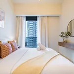 Deluxe 3Br Apartment With Assistant Room At Act One Act Two Tower 2 In Downtown Dubai By Deluxe Holiday Homes