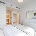 Spacious 2Br Apartment With Community View
