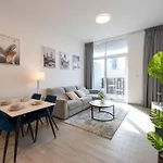 Spacious 2Br Apartment With Community View