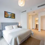 Spacious 2Br Apartment With Community View