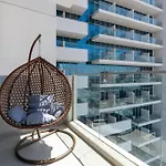 Large 2 Bedroom - Metro At 2 Min