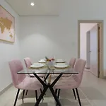 Modern 1-Bedroom Apartment In Family-Friendly Residence With Swimming Pool, Gym & Free Parking.