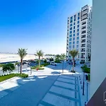 Amazing Stay At Dubai Creek With Balcony & View