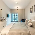 Premium Studio Few Minutes To Expo Site