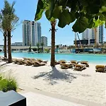 Amazing Stay At Dubai Creek With Balcony & View