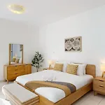 Marina Tower - Chic One Bedroom