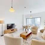 Marina Tower - Chic One Bedroom
