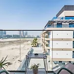 Charming 1Br Apartment In Azizi Gardens Nad Al Sheba By Deluxe Holiday Homes