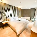 Luxury Stay At Five Palm Residence