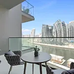 Studio Retreat With Canal And Burj Khalifa Views