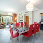 Spacious 3 Bedroom Palm Apartment