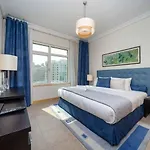 Spacious 3 Bedroom Palm Apartment