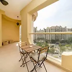 Spacious 3 Bedroom Palm Apartment