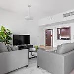 Luxurious Marina View Apartment