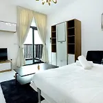 Brown Stone Holiday Homes Glamz