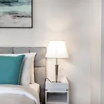 Modern And Bright Studio In The Heart Of Downtown
