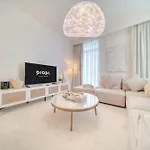 Luxury 2-Bed Apartment L Emaar Beachfront