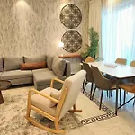 Large 1Br With Great View