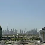 Modern Studio With Burj Khalifa Views & Infinity Pool