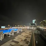 Modern Studio With Burj Khalifa Views & Infinity Pool