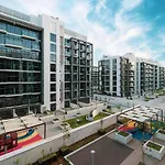 Elegant Studio With Terrace 7 Min Burj Khalifa