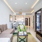 Cosmopolitan 1Br Apartment In Celestia B, Dubai South By Deluxe Holiday Homes