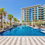 Cosmopolitan 1Br Apartment In Celestia B, Dubai South By Deluxe Holiday Homes